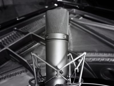 Neumann_U87_Condenser_Microphone_on_the_piano_-_Studio_A,_In_Your_Ear_Studios